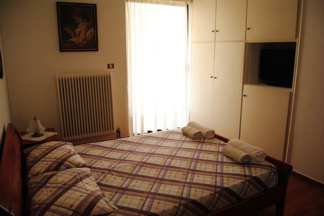 Apartment By The Beach Kalamata Bagian luar foto