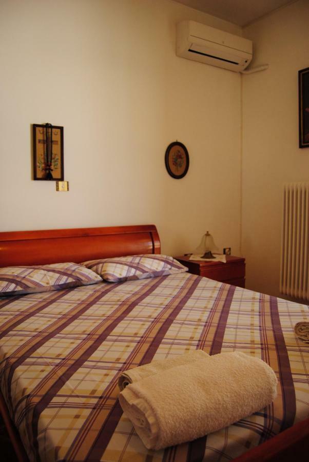 Apartment By The Beach Kalamata Bagian luar foto