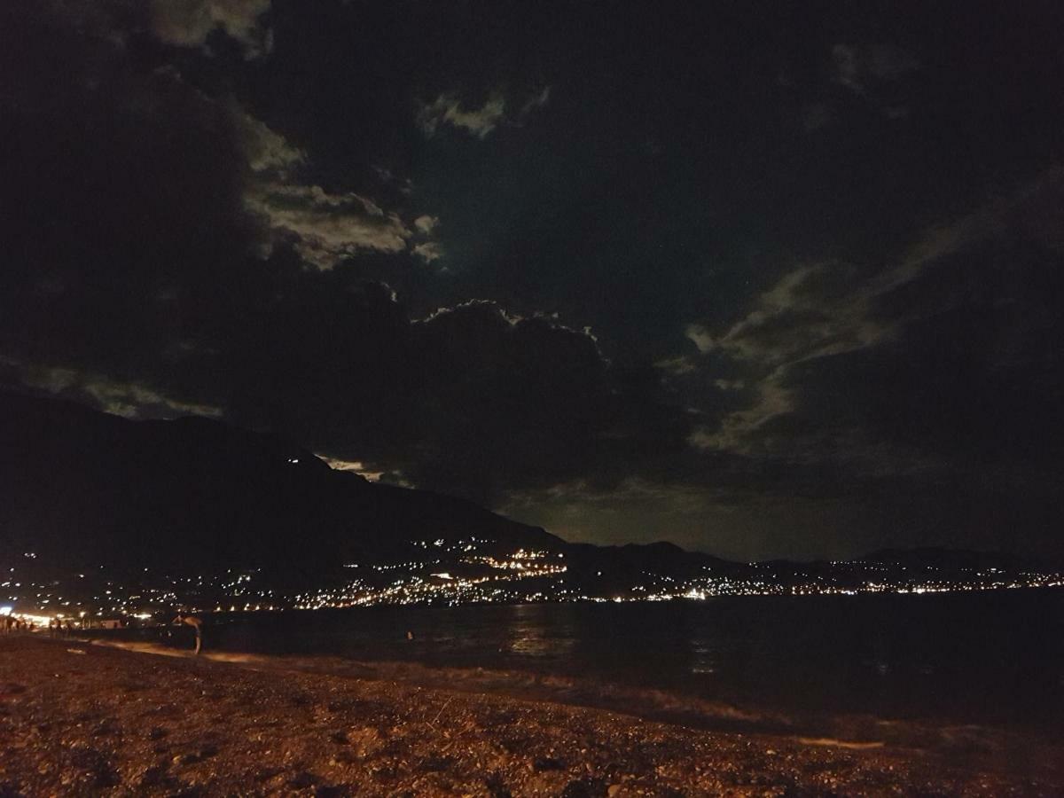 Apartment By The Beach Kalamata Bagian luar foto